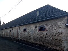 Un bâtiment agricole ancien.