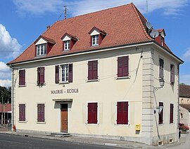 The town hall and school in Feldbach