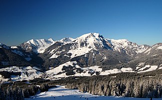 Gamsfeld vom Hornspitz, unten links der Ort Rußbach