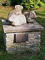 Das Meerschweinchen-Denkmal erinnert an deren Einsatz als Versuchstiere am FLI bei der MKS-Erforschung seit den 1920er Jahren.