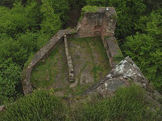 Blick von der Ober- auf die Unterburg