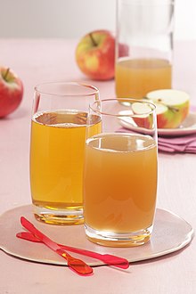 Apfelsaft im Glas.jpg