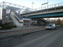 Ingangen van het station Slotlaan.