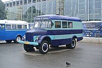 Un KAvZ-663, un bus basé sur le camion GAZ-51. Des carrosseries similaires ont également été installées dans le GAZ-51 pour être utilisées comme camionnette, mais sans les vitres latérales.