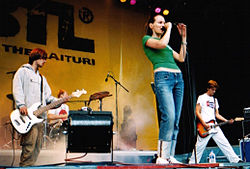 Scandinavian Music Group esiintymässä DBTL:ssä 2002.