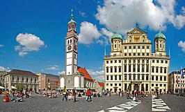 Marktplein met stadhuis en Perlachturm