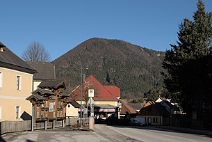 Das Ortszentrum von Kleinzell, im Hintergrund der Höhenberg