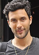 Noah Mills dans le rôle de Nico