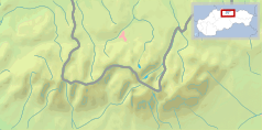 Mapa konturowa Tatr, po lewej nieco na dole znajduje się czarny trójkącik z opisem „Rohacz Płaczliwy”