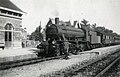 Locomotief uit de serie 4300 ("Austerities") van de N.S. met een trein op het N.S.-station Waalwijk te Waalwijk.