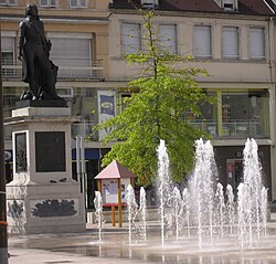 A Szabadság-tér, Lecourbe generális szobrával