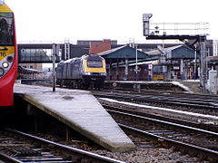 De perrons met de loopbrug uit 1989 in 2010