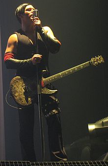 Richard Z. Kruspe na koncertě Rammstein v roce 2010