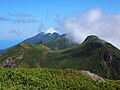 羅臼岳望向硫黃山與サシルイ岳