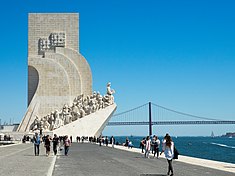 Upptäckarnas monument vid floden Tejo, sett västerifrån