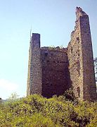 Bergfried del castillo de Vilsegg (Tirol). Los agujeros de viga indican donde estaban los pisos.