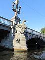 Zuidkant van de Blauwbrug gezien vanaf de Amstel