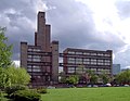 Carradale House con la Balfron Tower dietro