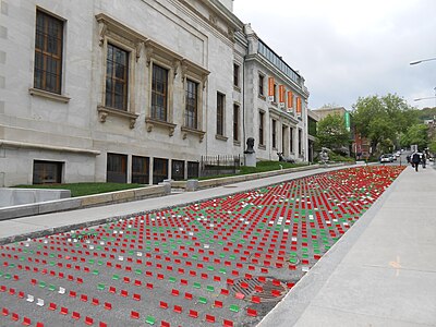 Aperçu du jardin des sculptures entre les pavillons Michal et Renata Hornstein et Claire et Marc Bourgie.