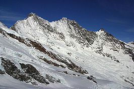 van links naar rechts Täschhorn, Dom en Lenzspitze