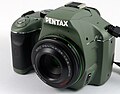 Pentax K-x in Olivgrün mit DA 40 Limited