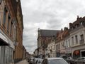 De Rue de Saint-Omer in Aire-sur-la-Lys met de Sint-Jacobus de Meerdere en Sint-Ignatiuskerk