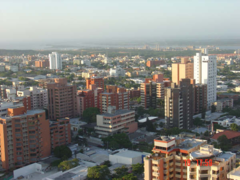 Utsicht op Barranquilla, mei op eftergrûn de rivier de Magdalena en de mûning yn de Karibyske See