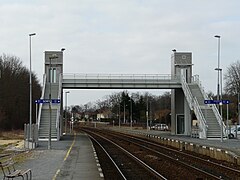 Passerelle au-dessus des voies.