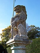 Statue de lion en pierre.