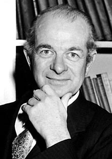 1955 black-and-white photo of Nobel Prize winner, Linus Pauling.