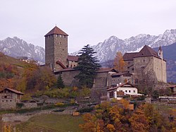 Hrad Tirol na podzim