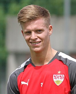 Burnić als speler van VfB Stuttgart in 2017