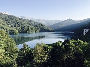 Göygöl gölu. Göygöl Milli Parkı. Fotoqraf: Anarzey