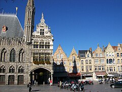 Pignon maniériste du Nieuwerck, contre les Halles aux Draps, abritant l’hôtel de ville.