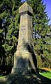 Monument érigé en 1896 sur l'emplacement du château disparu.