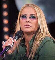 Anastacia-3836 (cropped).jpg