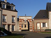 Porche de l'école Montmorency.