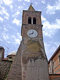 Immagini del borgo fortificato e del castello