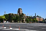 名古屋市役所（左）と愛知県庁（右）（重要文化財）