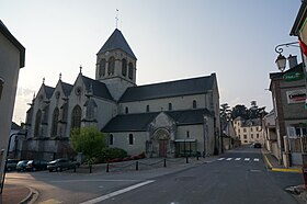 Vue des deux portails romans.