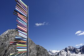 „EU Barcode“ am Gipfel, vor Gabelspitze, Dreiherrnspitze und Rötspitze