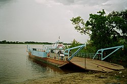 Přívoz přes řeku mezi Puerto Ayacucho a San Fernando de Apure ve Venezuele