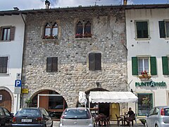 Casa Janesi in Piazza Mazzini