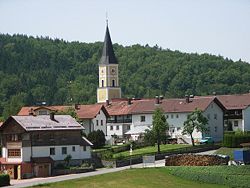 Thurmansbang s věží kostela sv. Marka