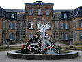 La fontaine du château (côté nord) décorée pour Pâques (Osterbrunnen)