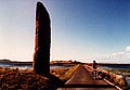 Kamień stojący przy drodze prowadzącej do kamiennego kręgu Ring of Brodgar