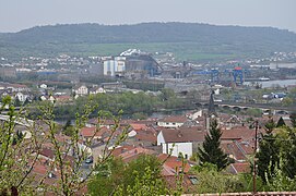 L'usine de Neuves-Maisons vue depuis Pont-Saint-Vincent.