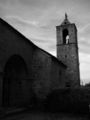 L'église romane de Montselgues vue de la place.