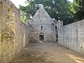 La nef en ruine de l'église Saint-Ouen.