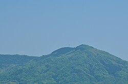 上流域の灰ヶ峰。